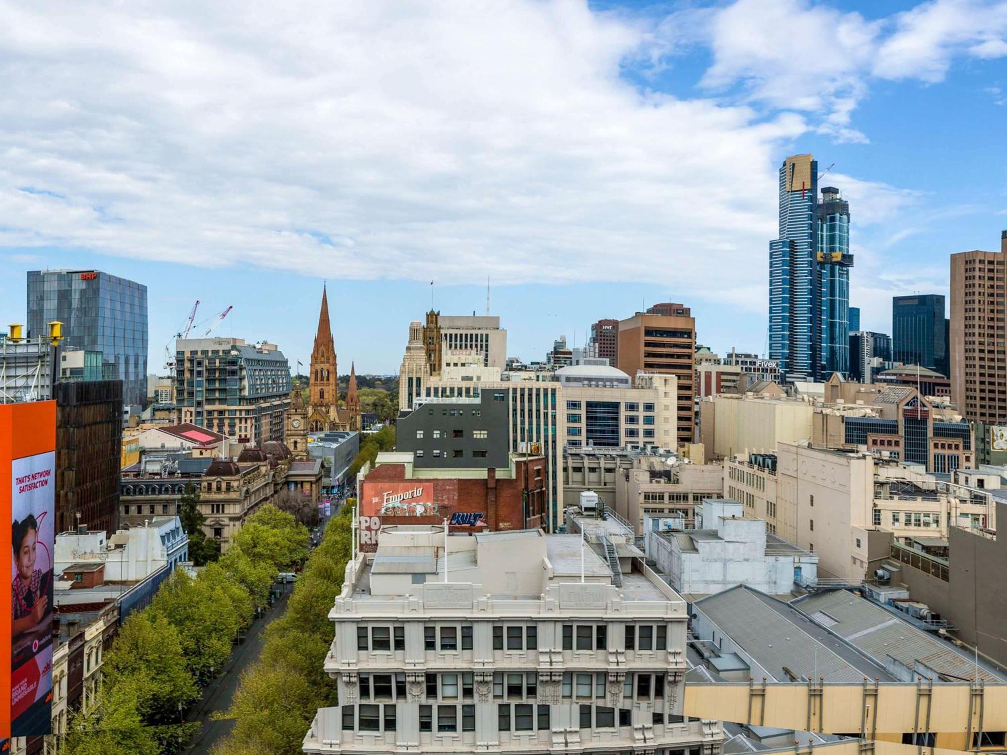 Pullman Melbourne City Centre Exterior foto View of the Melbourne CBD from the west