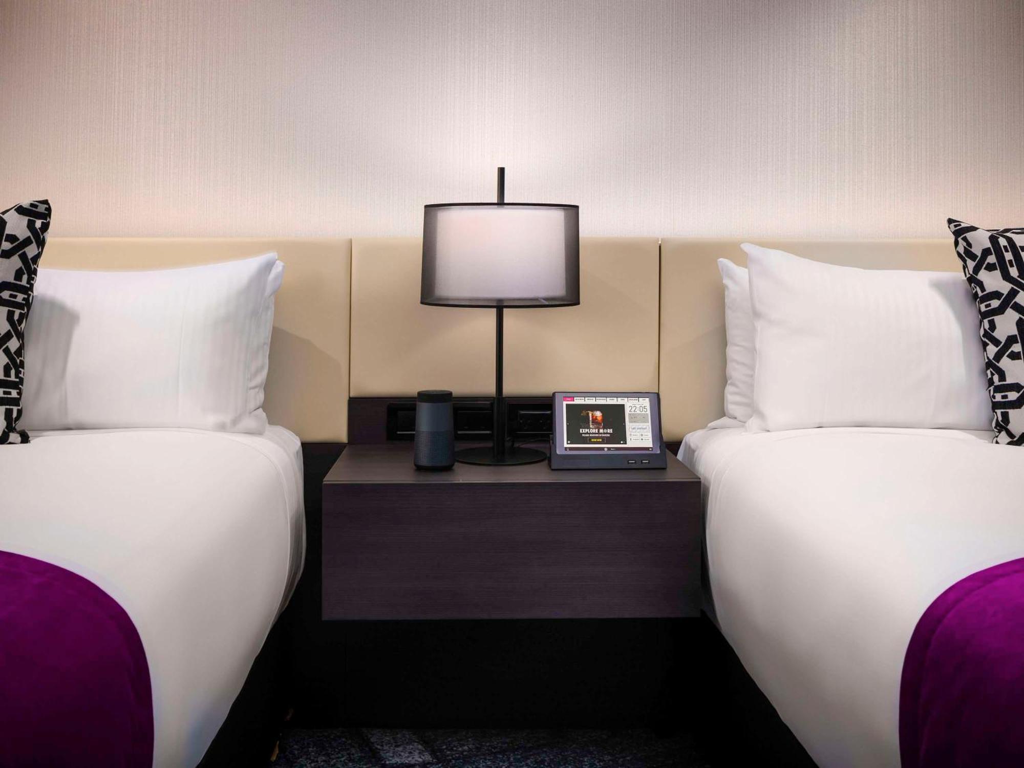 Pullman Melbourne City Centre Exterior foto A guest room at the Encore